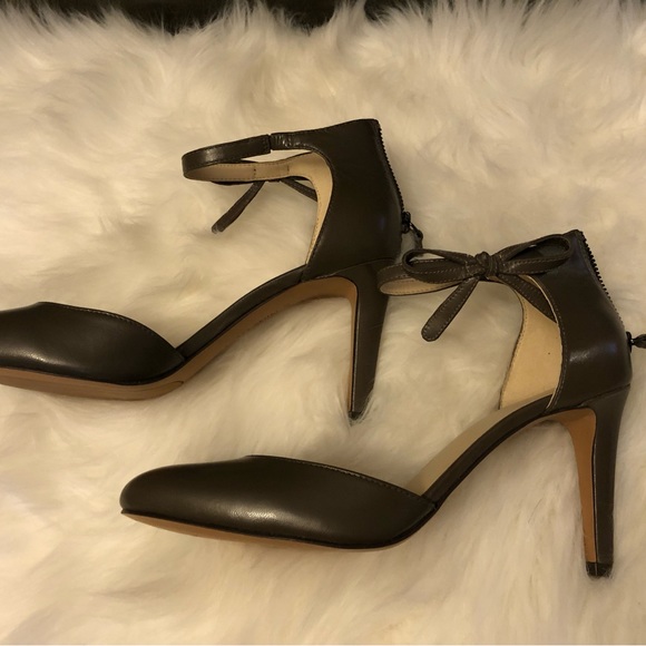 NWOT Nine West Howley Heel w/Bow & Zipper - Taupe Size 9 - Picture 3 of 6